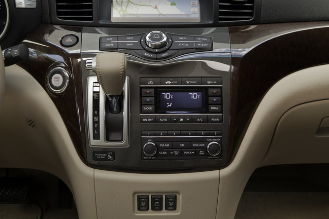 2013 Nissan Quest Pictures