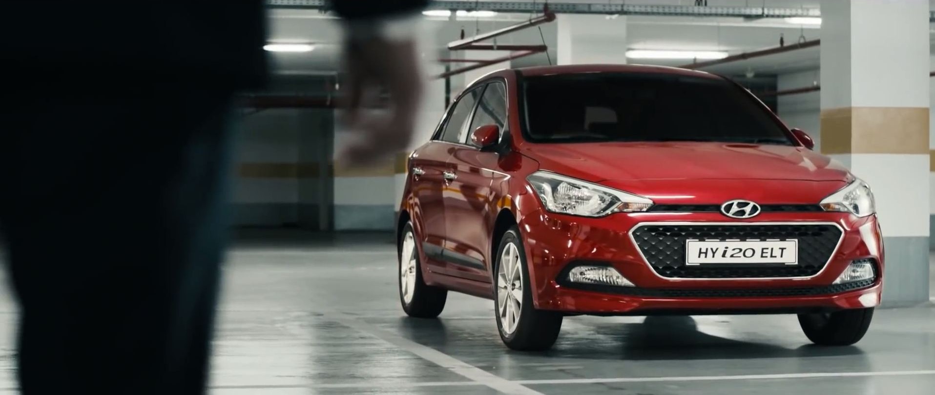 Hyundai India Elite i20 commerical red parking garange