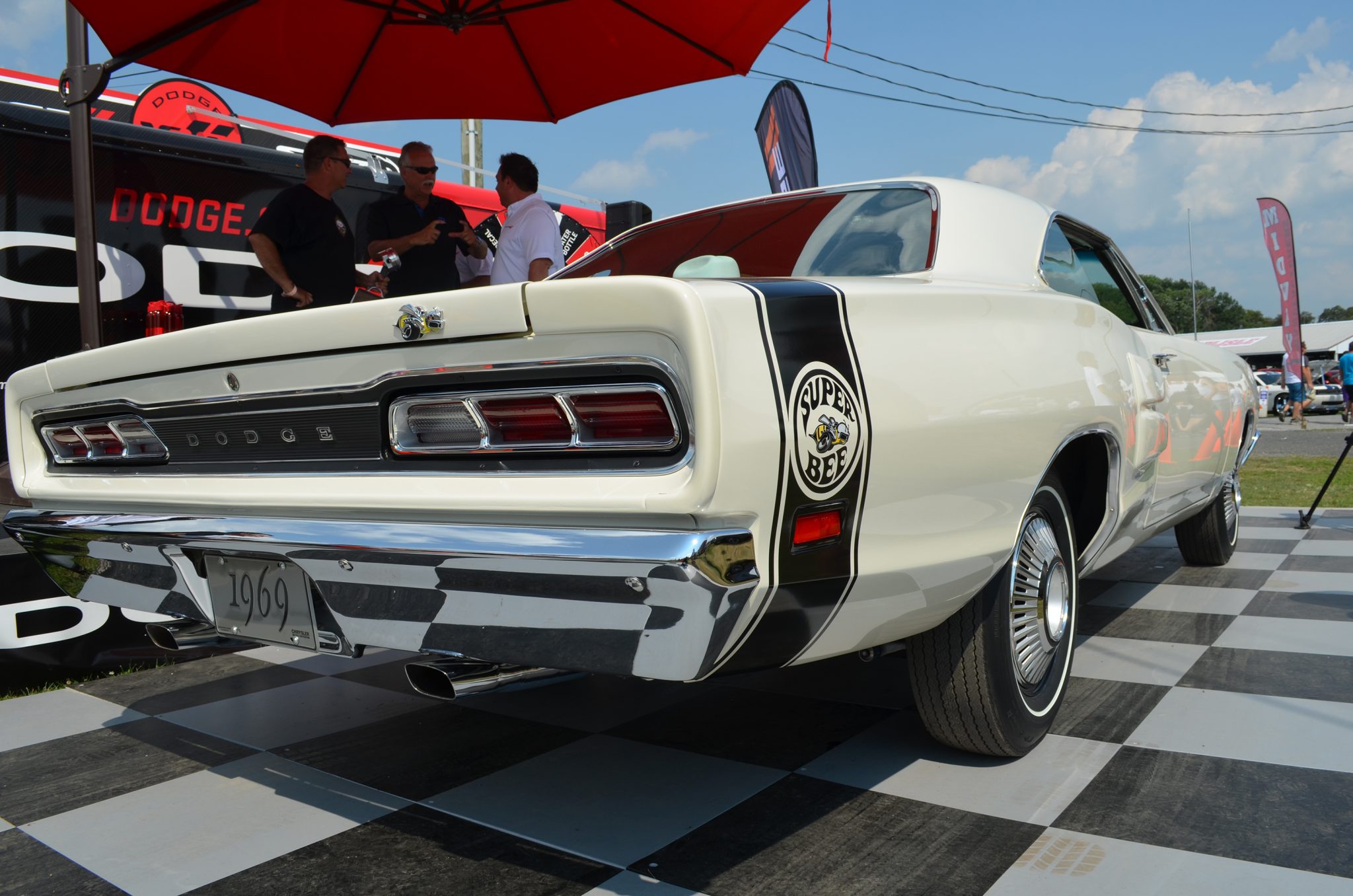 Top Eliminator HEMI Heritage winner Ron Dezsi's 1969 Dodge Super Bee