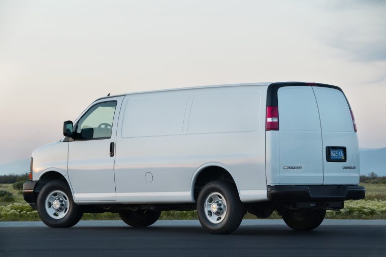 2015 chevy express 3500 specs