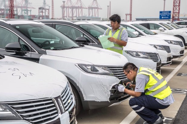 First Lincolns Dock in China