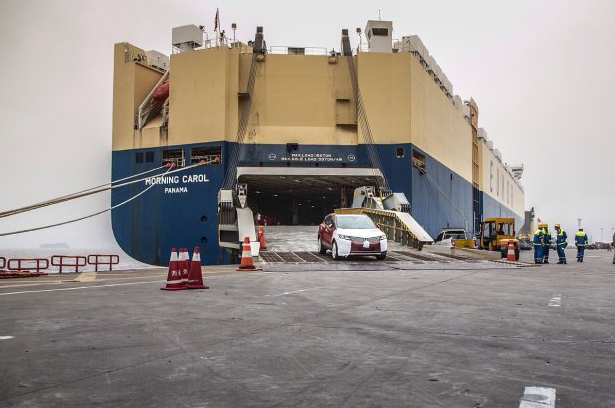 First Lincolns Dock in China