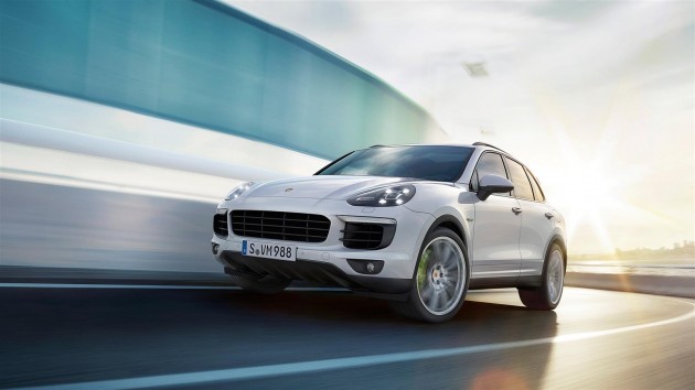 The Porsche Cayenne S E-Hybrid in action 