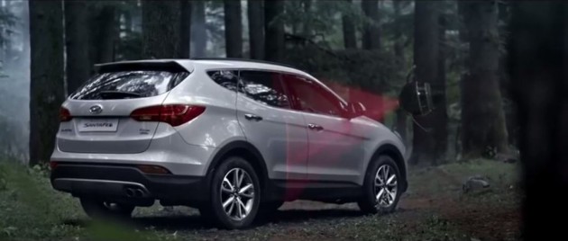 Hyundai Santa Fe outruns aliens Commercial