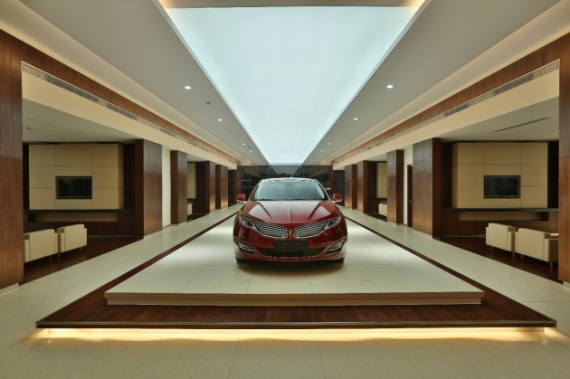 Lincoln-MKZ-on-display-in-Lincoln-Store-in-China