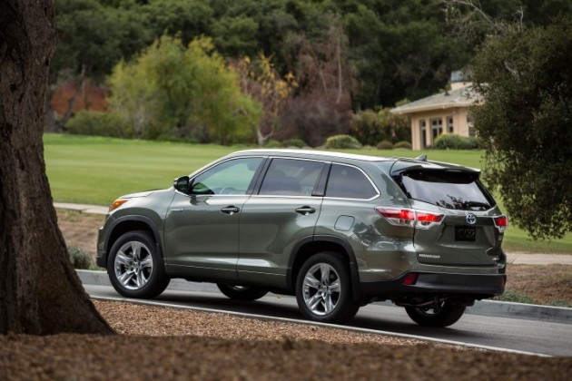 2015 Toyota Highlander Hybrid Vincentric Canada award