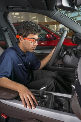 BMW Using Google Glass Inspection Test 1