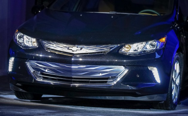 Another look at the redesigned front fascia of the 2016 Chevy Volt