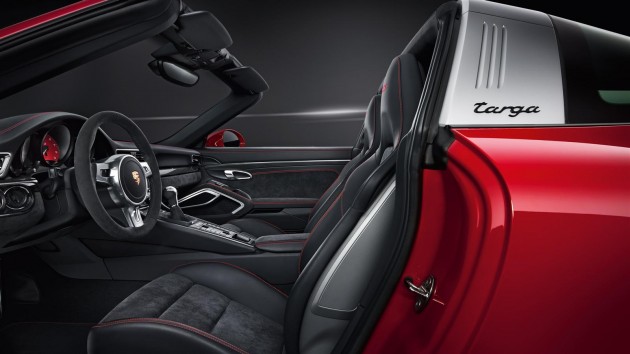 Porsche 911 Targa 4 GTS Interior