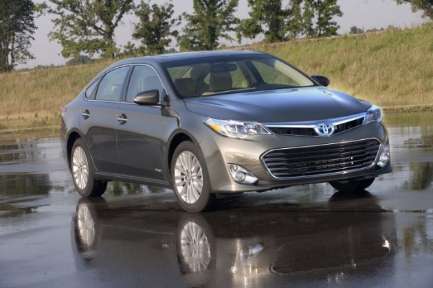 2015 Toyota Avalon Hybrid Overview