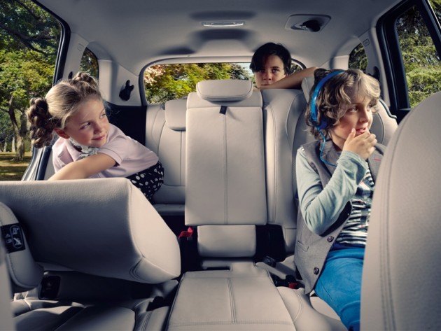 2016 BMW 2-Series Gran Tourer children kids in back seat