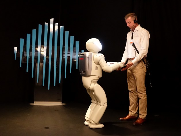 Honda ASIMO visits Dubai for The Government Summit: “Shaping Future Governments.” 