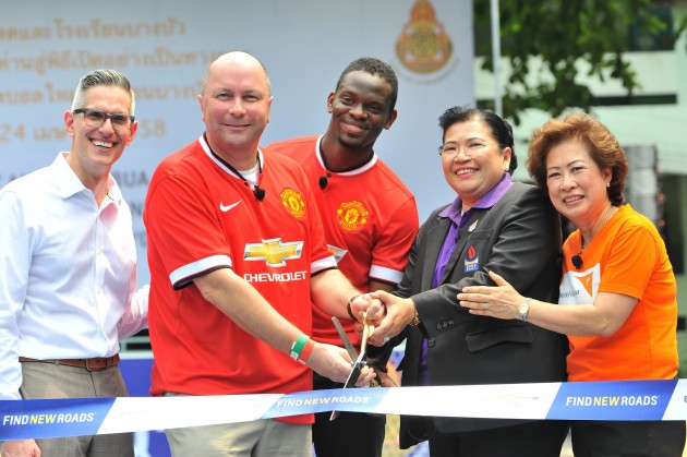 Manchester United Legend Louis Saha (center) attended the pitch opening ceremony at the Bang Bua School in Bangkok, Thailand