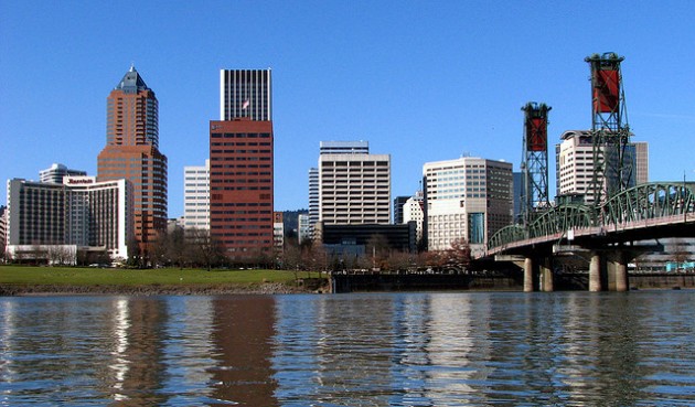 Navigating the US Getting Around in Portland Oregon city riverfront