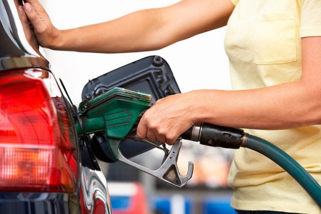 Top 7 Car Myths, Debunked: pumping gas