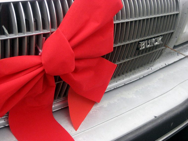 Red bow on car