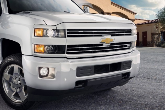 Chevy Debuts 2015 Silverado Custom Sport HDs