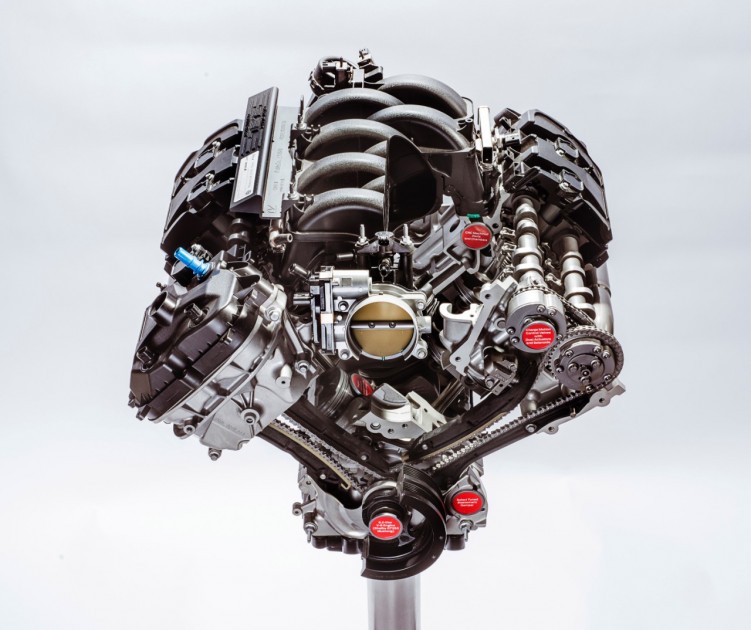 5.2-liter flat-plane crankshaft V8 Shelby GT350