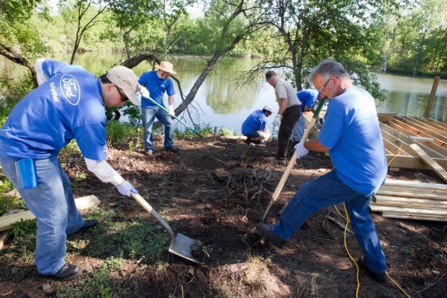 Ford employees volunteer at a wildlife refuge