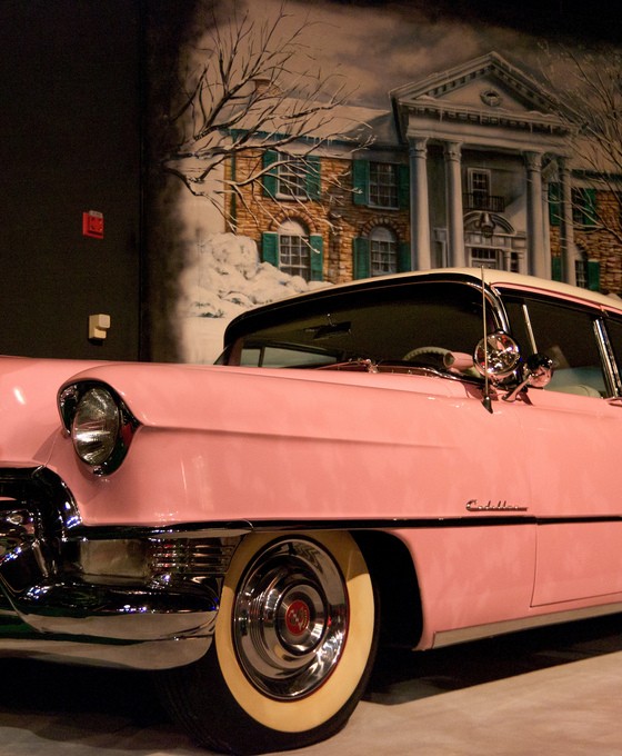 Elvis' Pink Cadillac Travels 4,400 Miles To Be Displayed In London ...