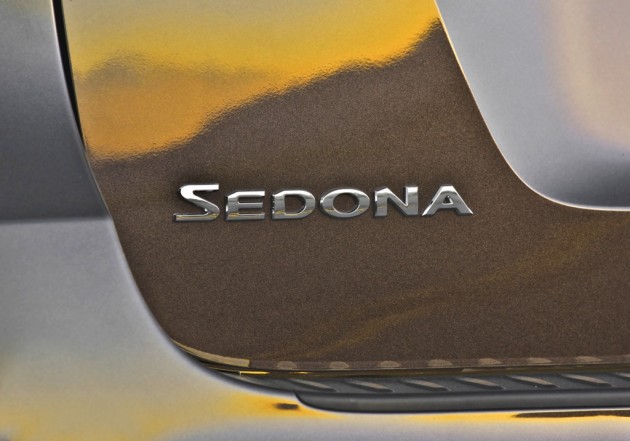 2015 Kia Sedona badge