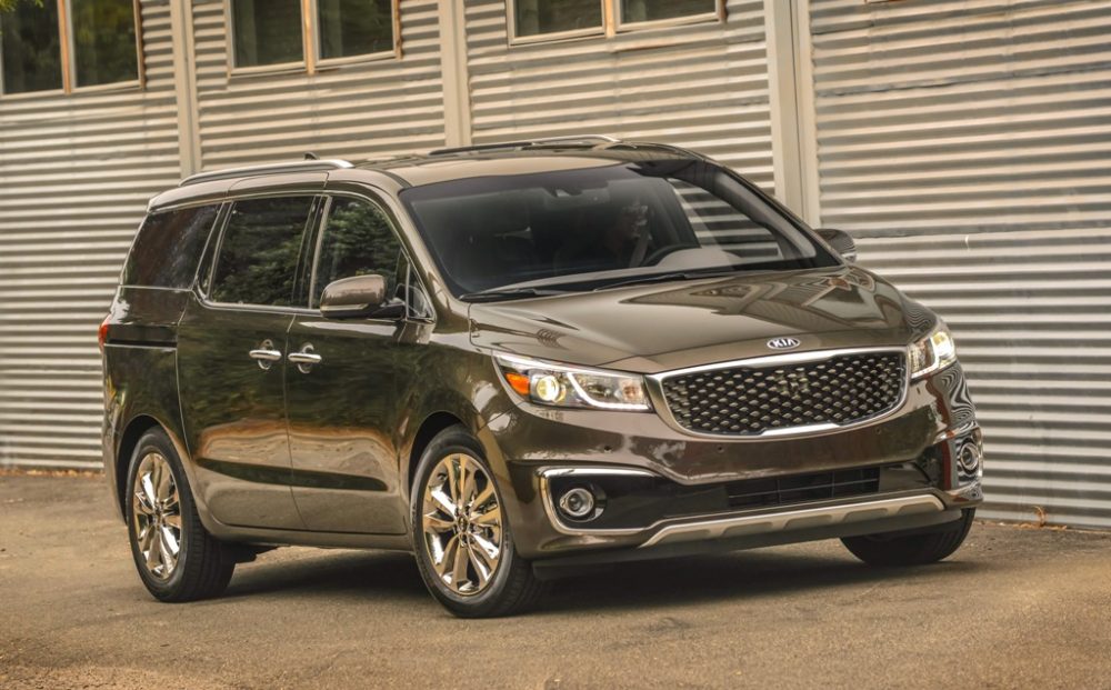 2015 Kia Sedona front end