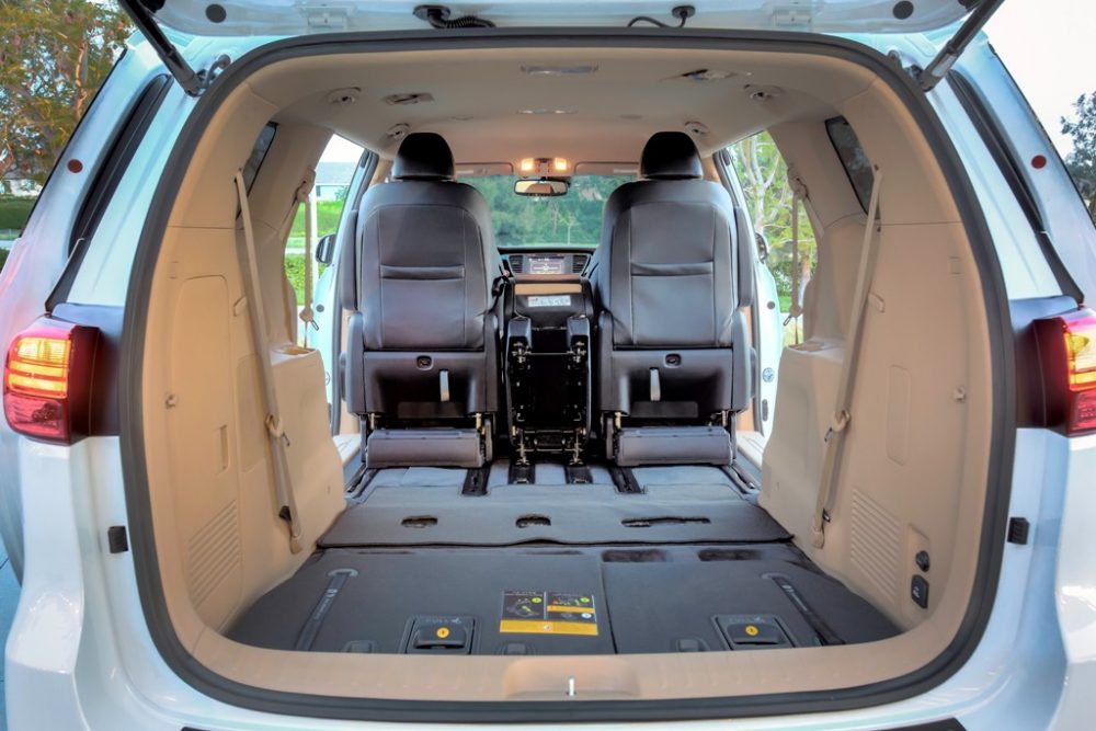 2015 Kia Sedona trunk space