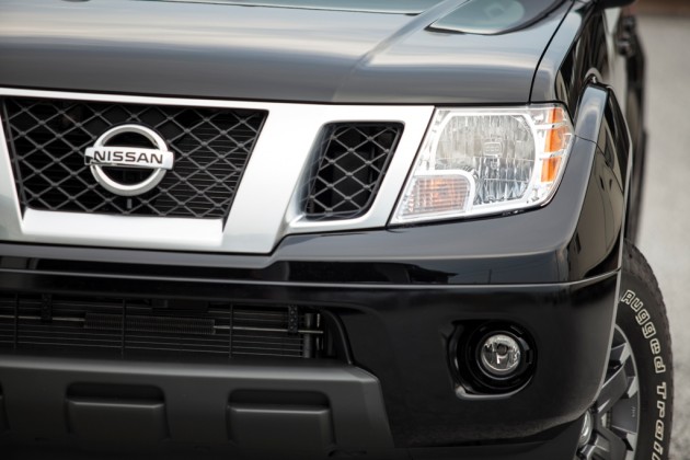 2015 nissan frontier truck grill