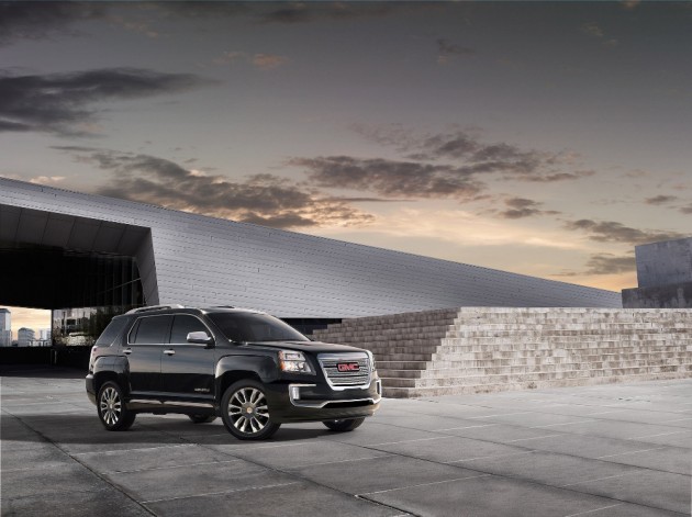 2016 GMC Terrain side shot