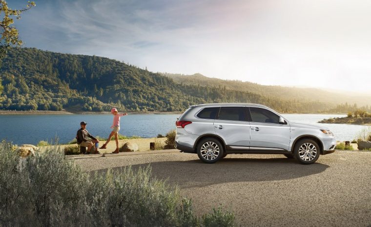 2016 Mitsubishi Outlander beach