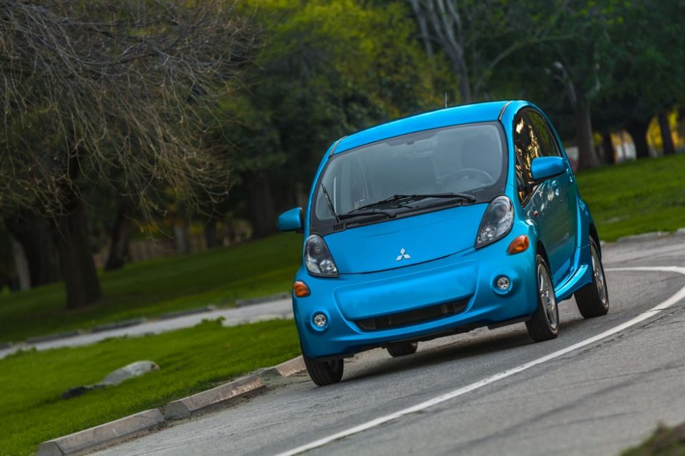 Mitsubishi i-MiEV driving