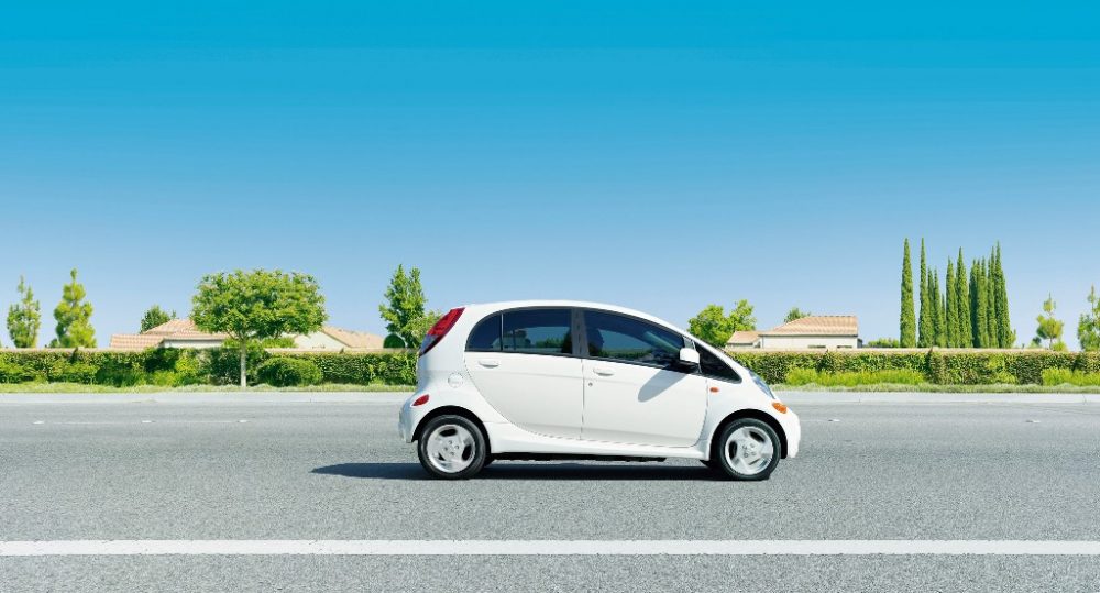 Mitsubishi i-MiEV driving silhouette