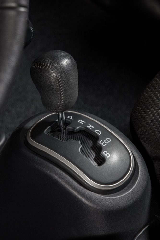 Mitsubishi i-MiEV gear shift