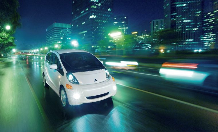 Mitsubishi i-MiEV night driving