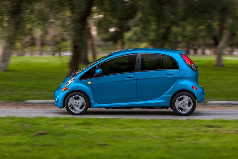 Mitsubishi i-MiEV silhouette