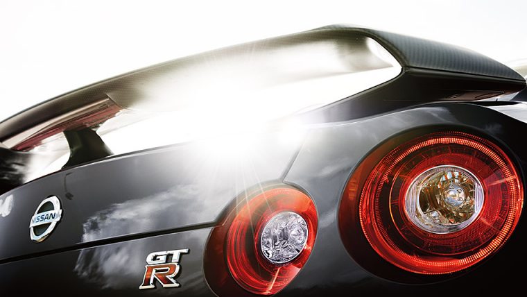 2016 Nissan GT-R tail