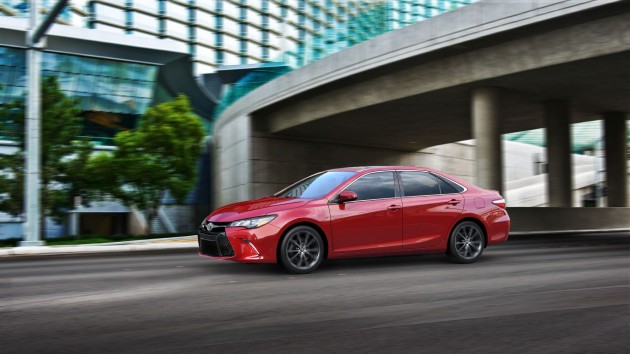 2016 Toyota Camry XSE overview