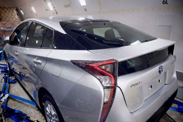 2016 Toyota Prius spy shot (3)