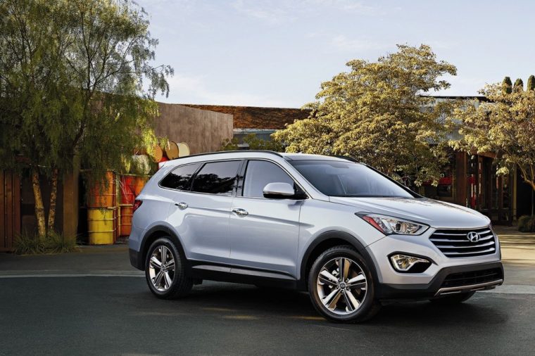 2016_Hyundai_Santa_Fe_Overview_exterior