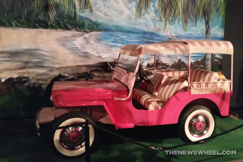 [Photos]-Elvis'-Graceland-Automobile-Museum-Visitor-Info-...