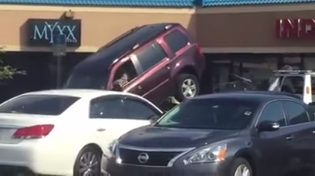 [VIDEO] Florida Man Unsuccessfully Attempts to Drive SUV Off of Tow Truck