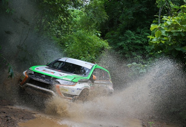 Mitsubishi-Outlander-PHEV-rally-car-1