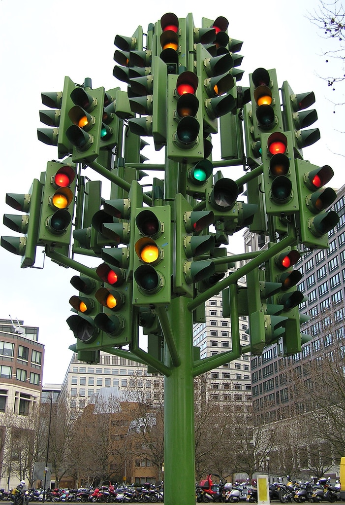 [Photos] When Was the First Traffic Light Installed? The News Wheel