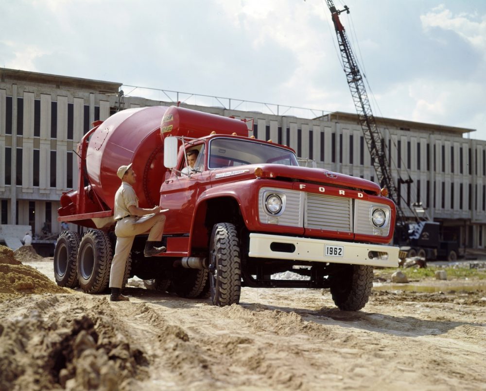 1962 Ford F-850 Truck with Concrete Mixer