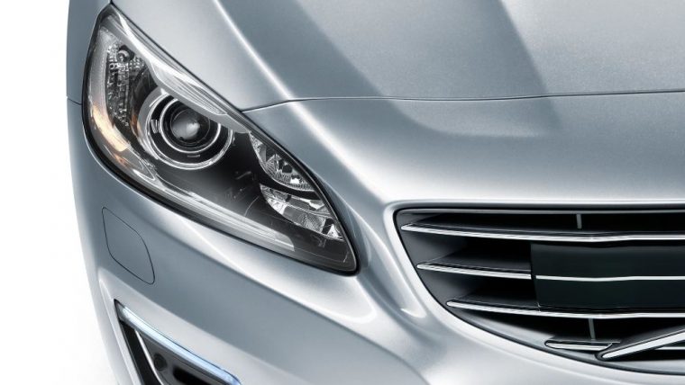 The 2016 Volvo S60 features Xenon HID headlights