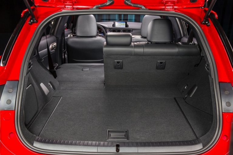 2016 Lexus CT Hybrid trunk