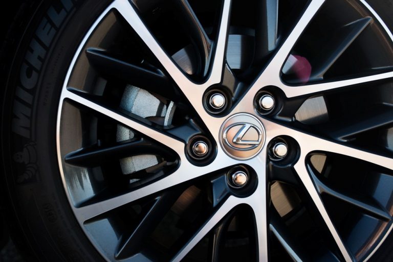 2016 Lexus ES Wheel