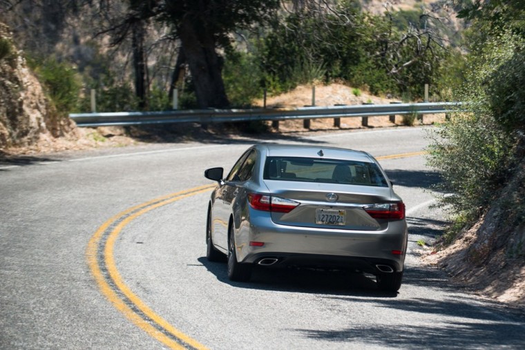 2016 Lexus ES Behind exterior