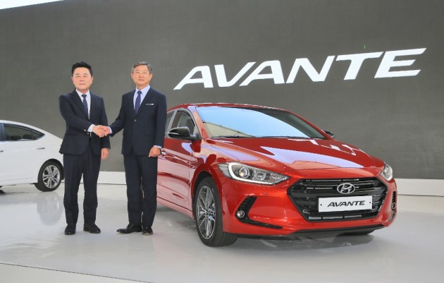 2017 Hyundai Elantra compact sedan design reveal debut