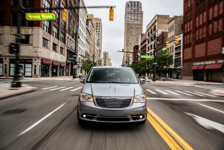 2016 Chrysler Town & Country Front end